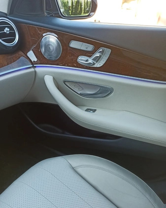 Mercedes-Benz Klasa E cena 110000 przebieg: 68000, rok produkcji 2017 z Głuchołazy małe 352